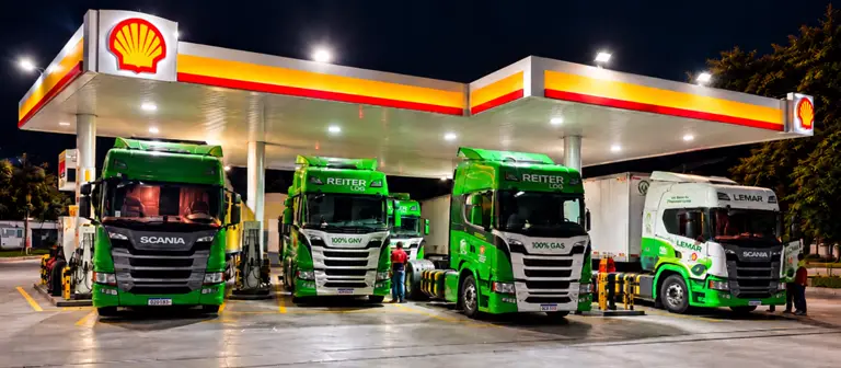 Bombas e área de atendimento do posto